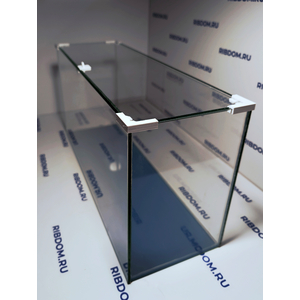 Данная модель аквариумов склеена клеем европейского производителя, срок годности не ограничен. Имеет стеклянную крышку. Подойдет для содержания гуппи эндлера, креветок, пецилий, данио, крабиков, раков, лягушек и др. Наличие покровного стекла гарантирует безопасность для таких рыбок как петушок, креветок и других видов которые склонны к выпрыгиванию из аквариума, плюс сохраняется тепло внутри куба по сравнению с открытыми аквариумами.