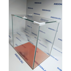 Данная модель аквариумов склеена клеем европейского производителя, срок годности не ограничен. Имеет стеклянную крышку. Подойдет для содержания гуппи эндлера, креветок, пецилий, данио, крабиков, раков, лягушек и др. Наличие покровного стекла гарантирует безопасность для таких рыбок как петушок, креветок и других видов которые склонны к выпрыгиванию из аквариума, плюс сохраняется тепло внутри куба по сравнению с открытыми аквариумами.