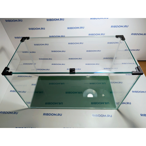 ​Данная модель аквариумов склеена клеем европейского производителя, срок годности не ограничен. Имеет стеклянную крышку.