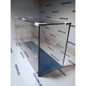 Данная модель аквариумов склеена клеем европейского производителя, срок годности не ограничен. Имеет стеклянную крышку. Подойдет для содержания гуппи эндлера, креветок, пецилий, данио, крабиков, раков, лягушек и др. Наличие покровного стекла гарантирует безопасность для таких рыбок как петушок, креветок и других видов которые склонны к выпрыгиванию из аквариума, плюс сохраняется тепло внутри куба по сравнению с открытыми аквариумами.