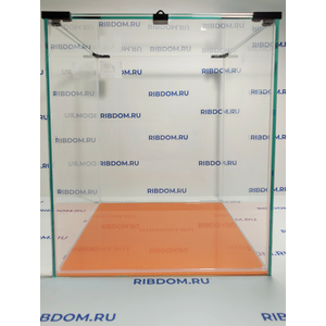 Данная модель аквариумов склеена клеем европейского производителя, срок годности не ограничен. Имеет стеклянную крышку. Подойдет для содержания гуппи эндлера, креветок, пецилий, данио, крабиков, раков, лягушек и др. Наличие покровного стекла гарантирует безопасность для таких рыбок как петушок, креветок и других видов которые склонны к выпрыгиванию из аквариума, плюс сохраняется тепло внутри куба по сравнению с открытыми аквариумами.