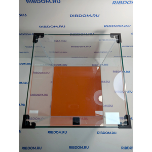 Данная модель аквариумов склеена клеем европейского производителя, срок годности не ограничен. Имеет стеклянную крышку. Подойдет для содержания гуппи эндлера, креветок, пецилий, данио, крабиков, раков, лягушек и др. Наличие покровного стекла гарантирует безопасность для таких рыбок как петушок, креветок и других видов которые склонны к выпрыгиванию из аквариума, плюс сохраняется тепло внутри куба по сравнению с открытыми аквариумами.