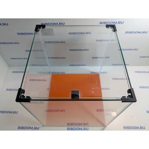 Данная модель аквариумов склеена клеем европейского производителя, срок годности не ограничен. Имеет стеклянную крышку. Подойдет для содержания гуппи эндлера, креветок, пецилий, данио, крабиков, раков, лягушек и др. Наличие покровного стекла гарантирует безопасность для таких рыбок как петушок, креветок и других видов которые склонны к выпрыгиванию из аквариума, плюс сохраняется тепло внутри куба по сравнению с открытыми аквариумами.