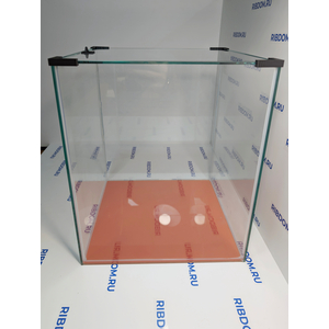 Данная модель аквариумов склеена клеем европейского производителя, срок годности не ограничен. Имеет стеклянную крышку. Подойдет для содержания гуппи эндлера, креветок, пецилий, данио, крабиков, раков, лягушек и др. Наличие покровного стекла гарантирует безопасность для таких рыбок как петушок, креветок и других видов которые склонны к выпрыгиванию из аквариума, плюс сохраняется тепло внутри куба по сравнению с открытыми аквариумами.