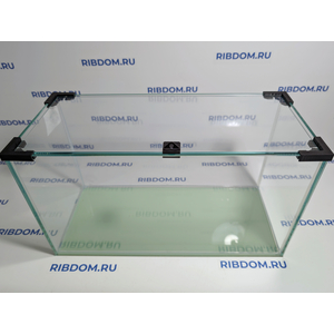 Данная модель аквариумов склеена клеем европейского производителя, срок годности не ограничен. Имеет стеклянную крышку. Подойдет для содержания гуппи эндлера, креветок, пецилий, данио, крабиков, раков, лягушек и др. Наличие покровного стекла гарантирует безопасность для таких рыбок как петушок, креветок и других видов которые склонны к выпрыгиванию из аквариума, плюс сохраняется тепло внутри куба по сравнению с открытыми аквариумами.