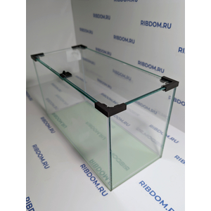 Данная модель аквариумов склеена клеем европейского производителя, срок годности не ограничен. Имеет стеклянную крышку. Подойдет для содержания гуппи эндлера, креветок, пецилий, данио, крабиков, раков, лягушек и др. Наличие покровного стекла гарантирует безопасность для таких рыбок как петушок, креветок и других видов которые склонны к выпрыгиванию из аквариума, плюс сохраняется тепло внутри куба по сравнению с открытыми аквариумами.