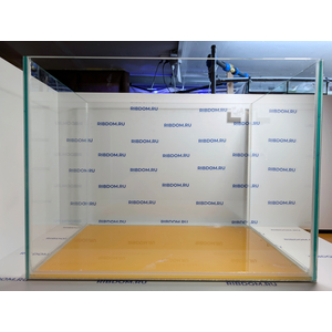 Данная модель аквариумов склеена клеем европейского производителя, срок годности не ограничен. Подойдет для содержания большинства рыб не большого и среднего размера.