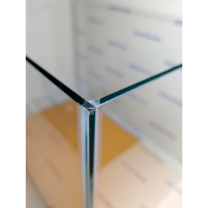 Данная модель аквариумов склеена клеем европейского производителя, срок годности не ограничен. Подойдет для содержания большинства рыб не большого и среднего размера.