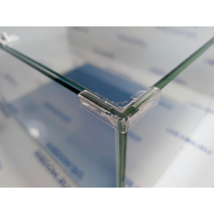 Данная модель террариумов склеена клеем европейского производителя, срок годности не ограничен. Имеет стеклянную крышку. Подойдет для содержания крабиков, раков, лягушек и др. Наличие покровного стекла гарантирует безопасность для таких рыбок как петушок, креветок и других видов которые склонны к выпрыгиванию из аквариума, плюс сохраняется тепло внутри куба по сравнению с открытыми аквариумами.